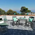 Teresa Oda ve Kahvaltı 3*